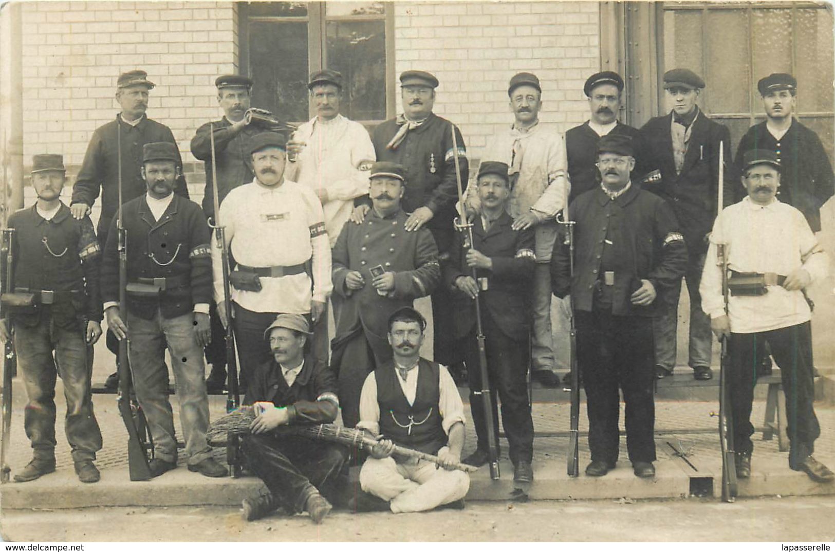 Carte Photo 78-Villennes Sur Seine 1914 Groupe De Soldats Devant La Gare - Villennes-sur-Seine