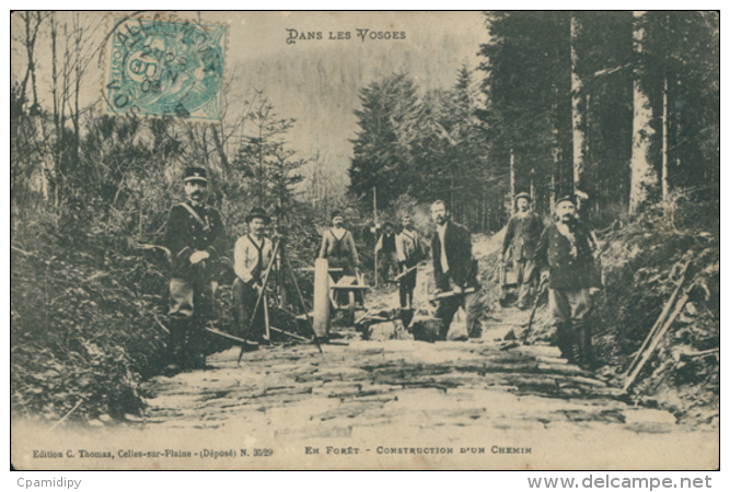 88/FOLKLORE VOSGES,  Dans Les Vosges, En Forêt - Construction D'un Chemin (Edition C. Thomas, Celles-sur-plaine) - Autres & Non Classés