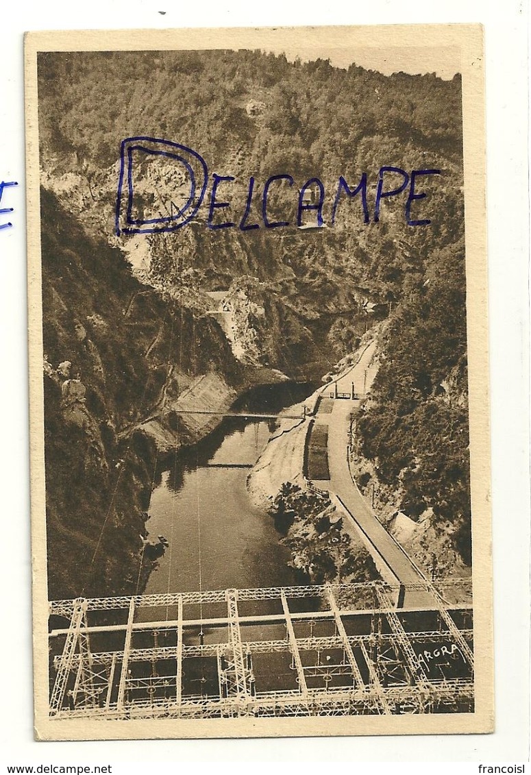 France. Cantal. Le Grand Barrage De Sarrans. Le Poste De Transformation à Haute Tension - Andere & Zonder Classificatie