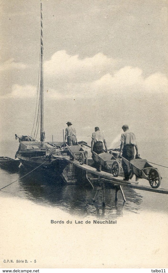 Suisse - Bords Du Lac De Neuchâtel - Brouettes Déchargeant Un Bateau - Neuchâtel