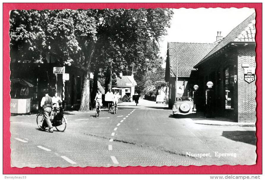 CPSM Petit Modèle  (Réf : C044) NUNSPEET, Eperweg  (Pays-Bas) (animée, Vieille Voiture) - Nunspeet