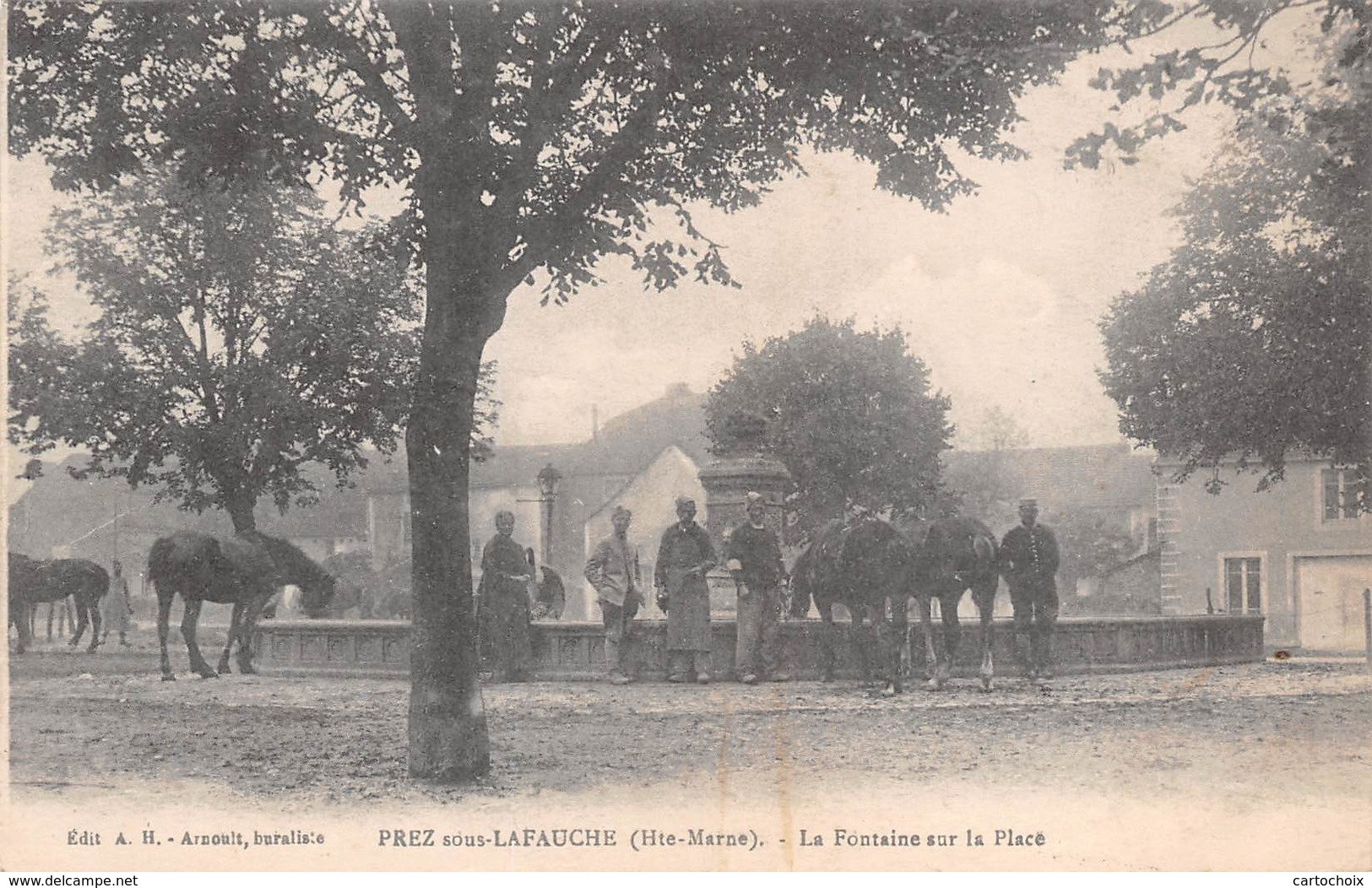 52 - Prez-sous-Lafauche - Superbe Animation à La Fontaine Sur La Place - ( Les Chevaux à L'abreuvoir ) - Autres & Non Classés