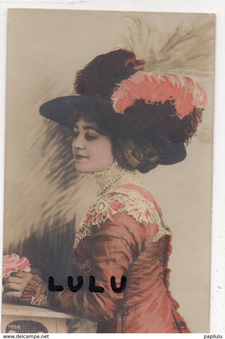 FEMMES N° 413 : élégante Avec Un Superbe Chapeau , édit. Lilas 7058 - Femmes
