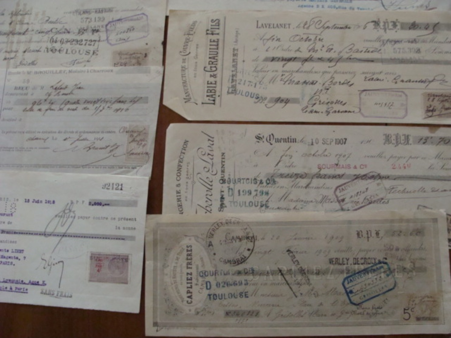 LOT 175 DOCUMENTS AVEC TIMBRE FISCAL DIMENSION .... VOIR PHOTOS DU LOT  EMPIRE AUX ANNEES 1930