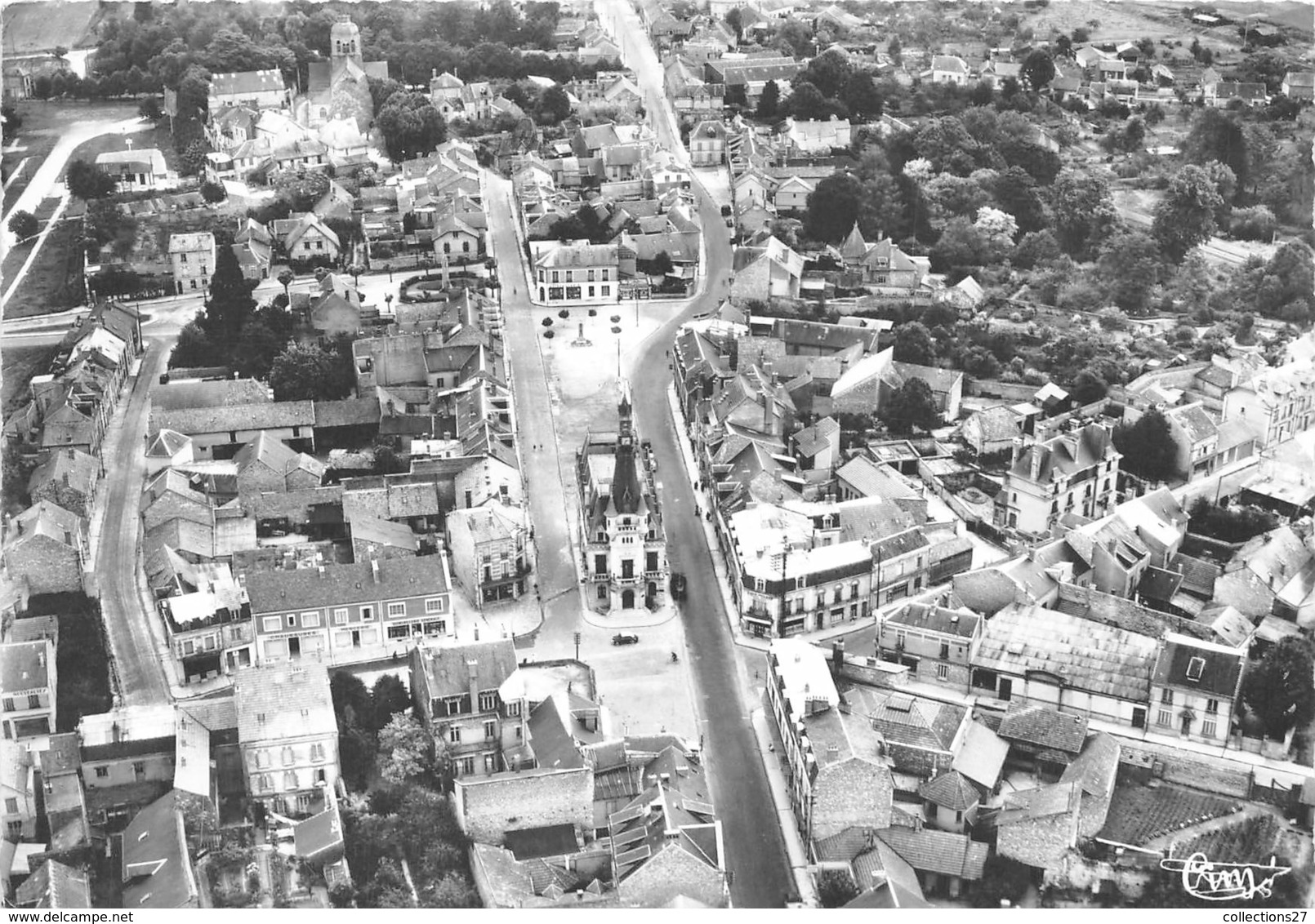 51-FISMES- L'HÔTEL DE VILLE , LE CENTRE - Fismes