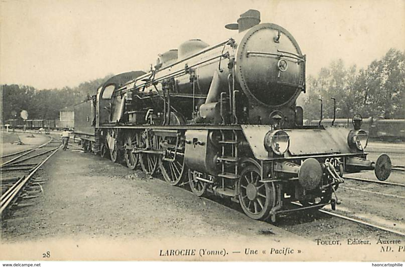 89:  Laroche - Gare Train Locomotive - Laroche Saint Cydroine