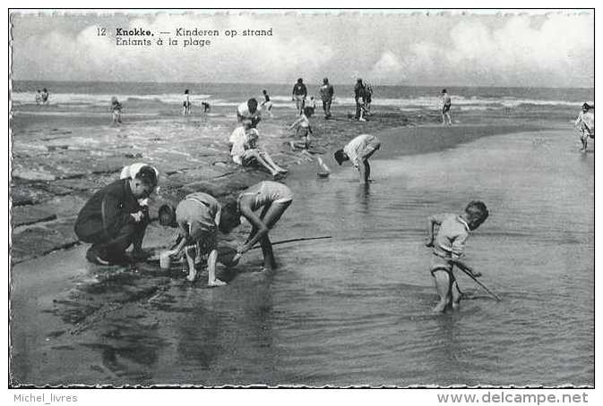 Knokke - Kinderen Op Strand - Enfants à La Plage - Circulé En 1957 - Animée - TBE - Knokke