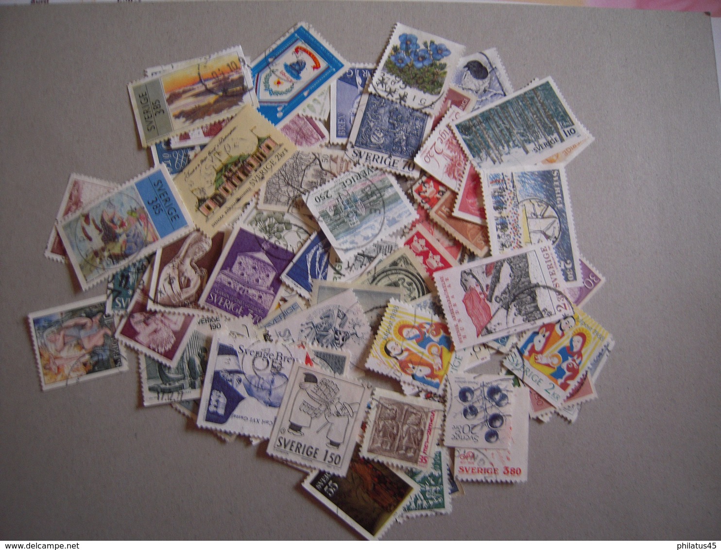 SUEDE LOT DE 100 TIMBRES OBLITERES TOUS DIFFERENTS - Collections