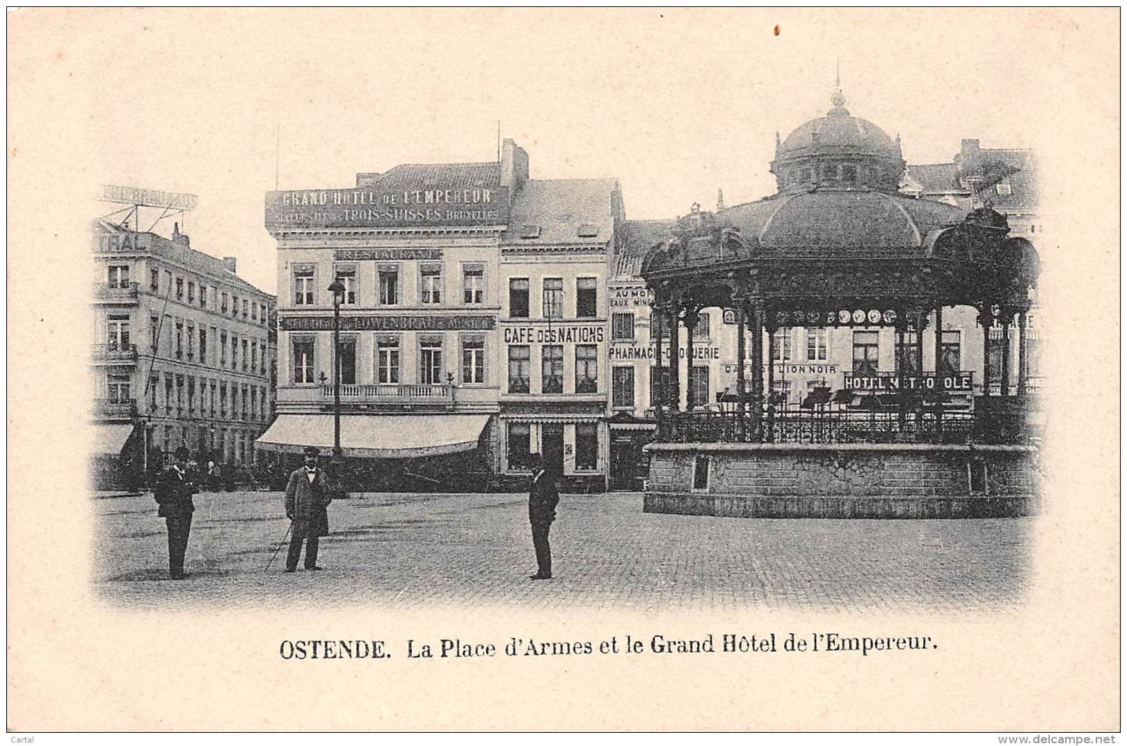 OSTENDE - La Place D'Armes Et Le Grand Hôtel De L'Empereur - Oostende