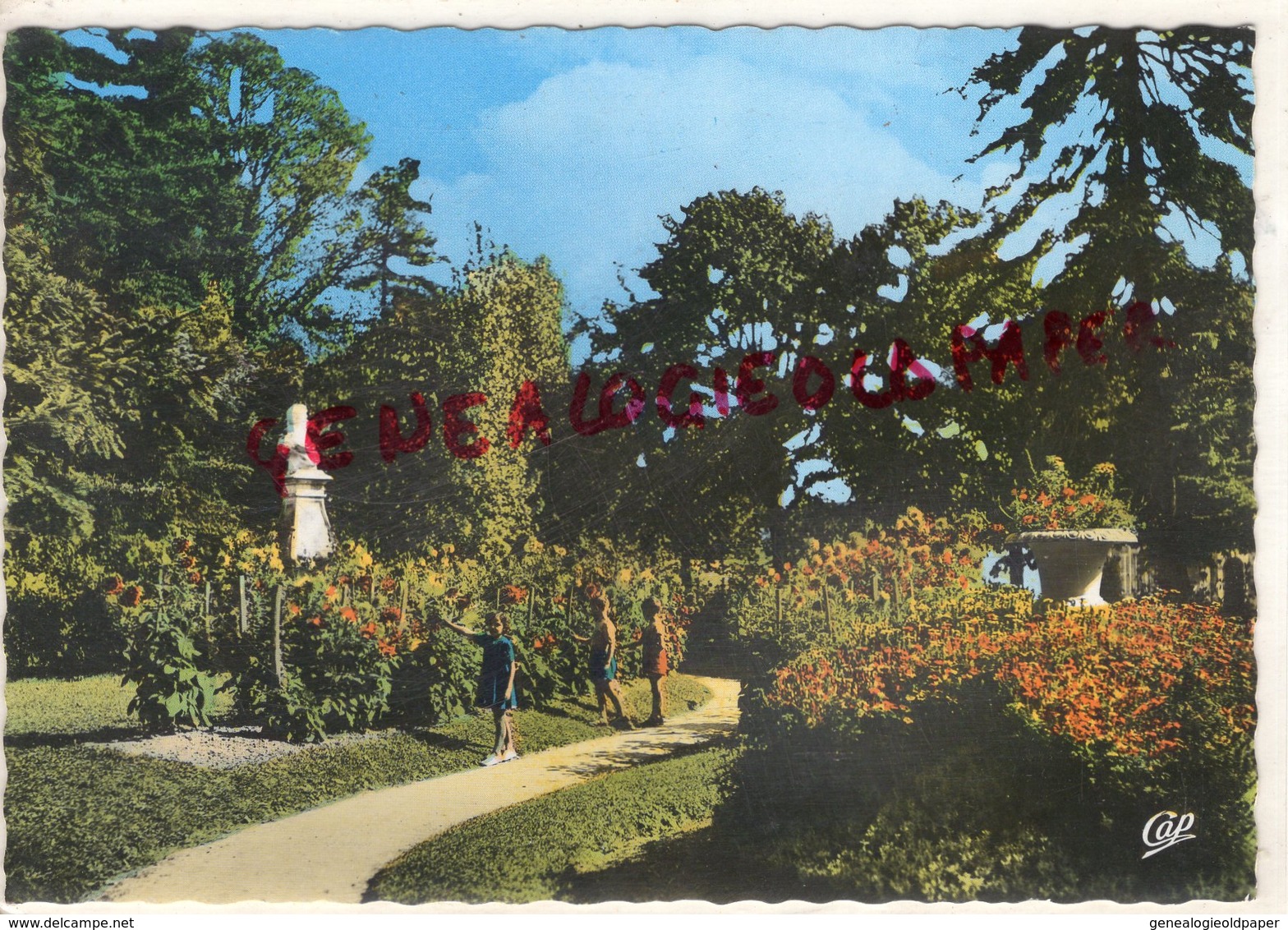 53- CHATEAU GONTIER - STATUE DE CH. LOYSON DANS LE JARDIN PUBLIC - Chateau Gontier