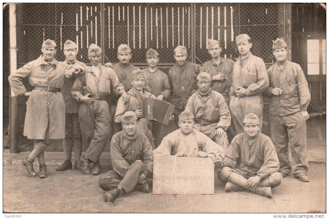 CARTE PHOTO NON IDENTIFIEE REPRESENTANT DES SOLDATS DU GENIE - A Identifier