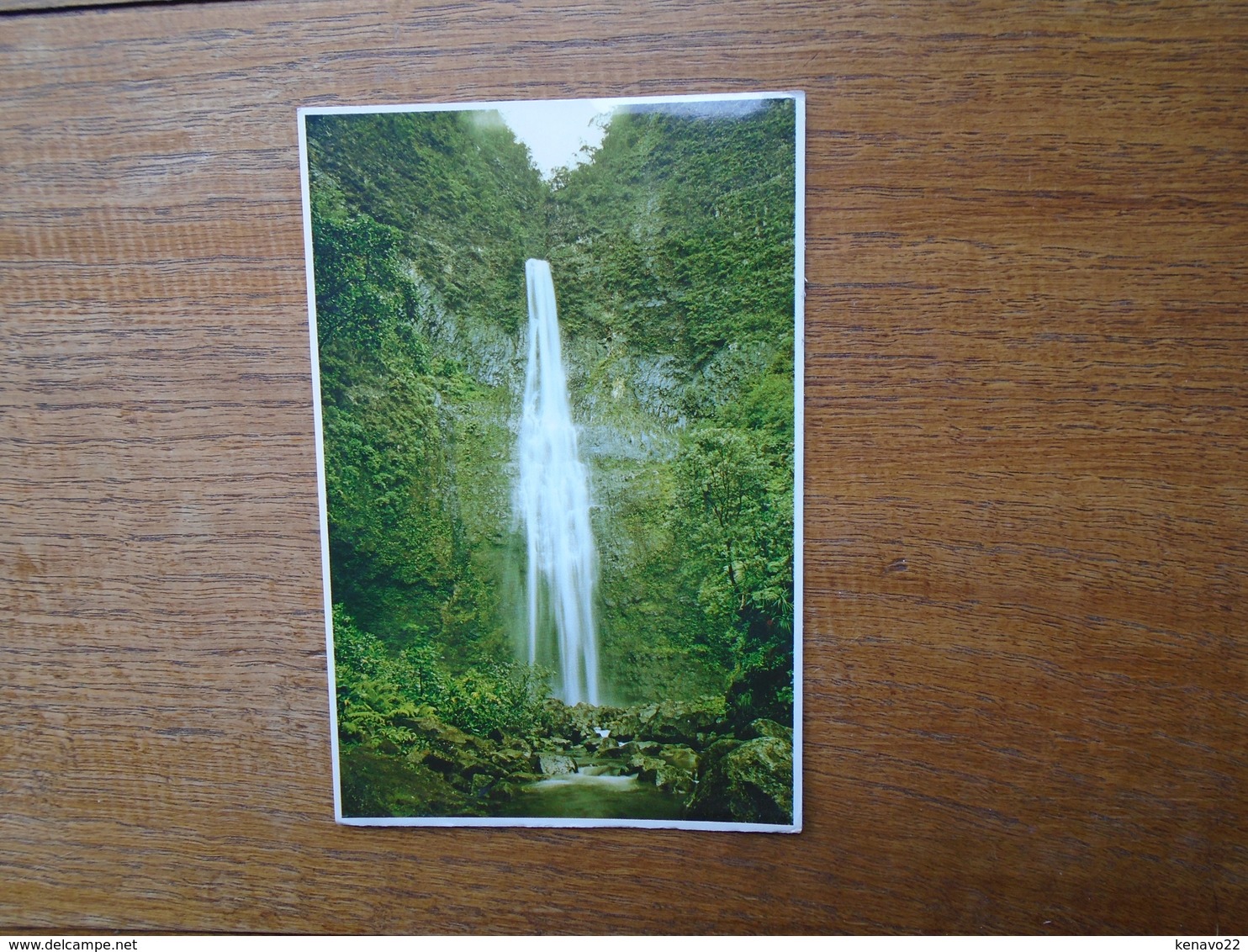 Tropical Hawailian Island Of Kauai , Wispy Hanakapial Waterfall "" Beau Timbre "" - Kauai