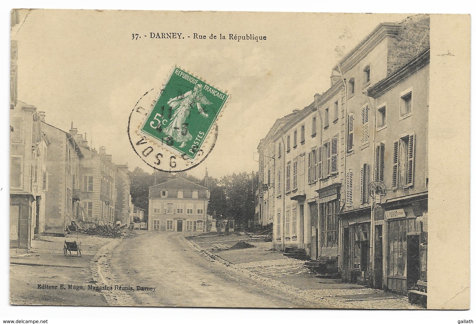 88-DARNEY-Rue De La République...1916  (coin Pli) - Darney