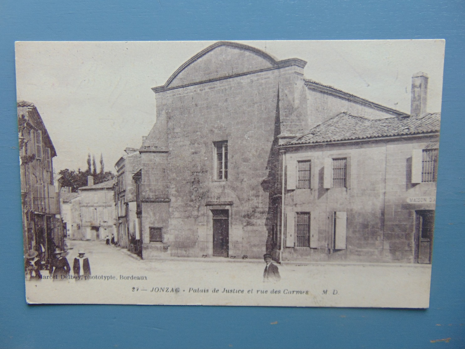 JONZAC - Palais De Justice Et Rue Des Carmes "RARE CPA Animée" - Jonzac