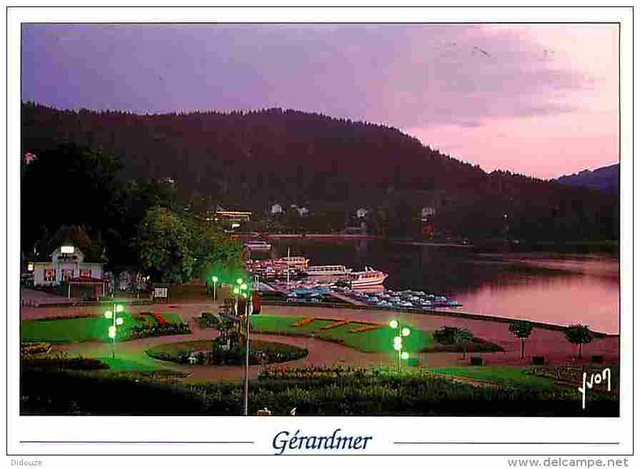 88 - Gérardmer - L'esplanade Et Les Embarcadères à La Tombée De La Nuit - Voir Scans Recto-Verso - Gerardmer