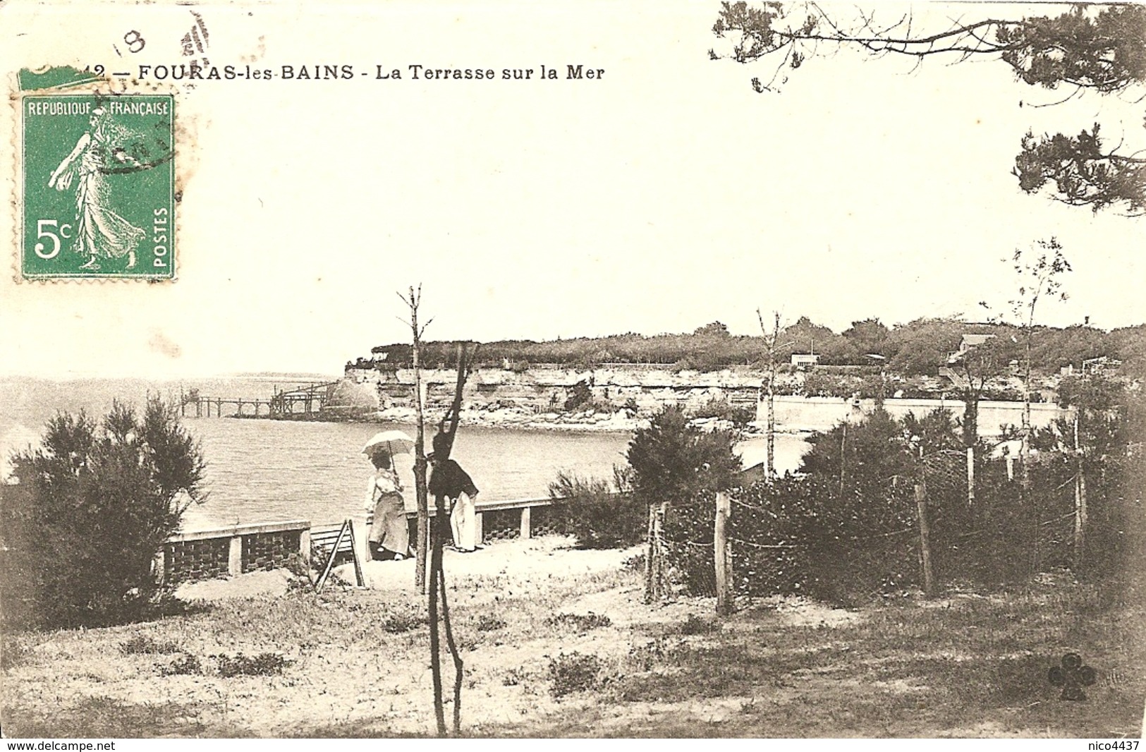 Cpa Fouras Les Bains  La Terrasse Sur La Mer - Dampierre-sur-Boutonne