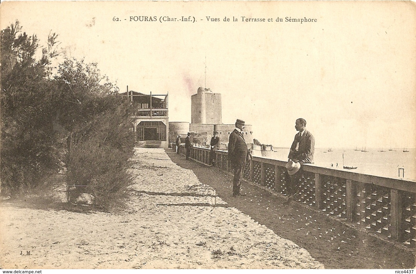 Cpa Fouras Les Bains Vues De La Terrasse Et Le Sémaphore - Dampierre-sur-Boutonne