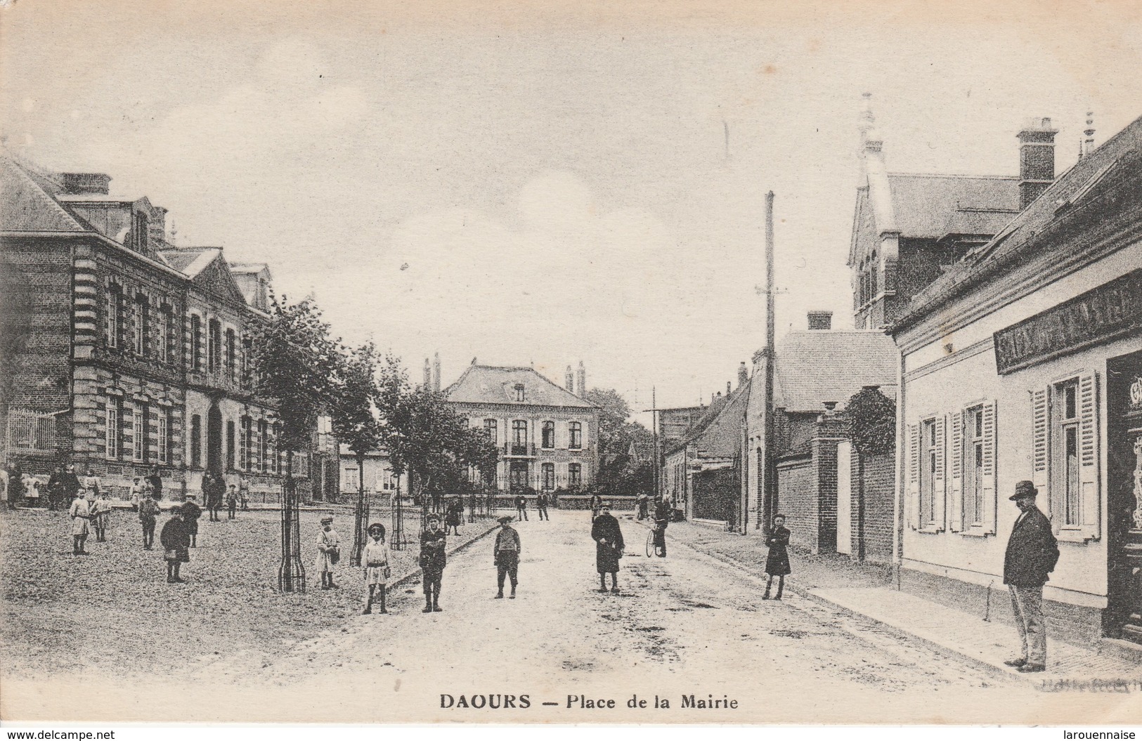 80 - DAOURS - Place De La Mairie - Autres & Non Classés