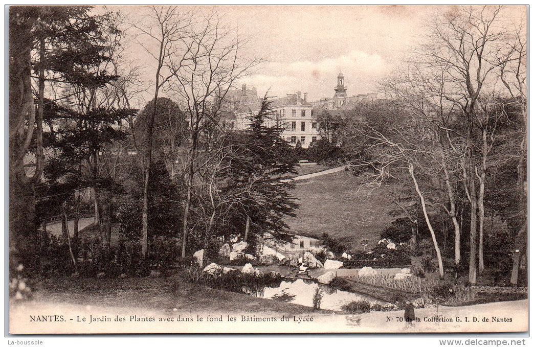 44 NANTES - Le Jardin Des Plantes Et Au Fond Le Lycée - Nantes