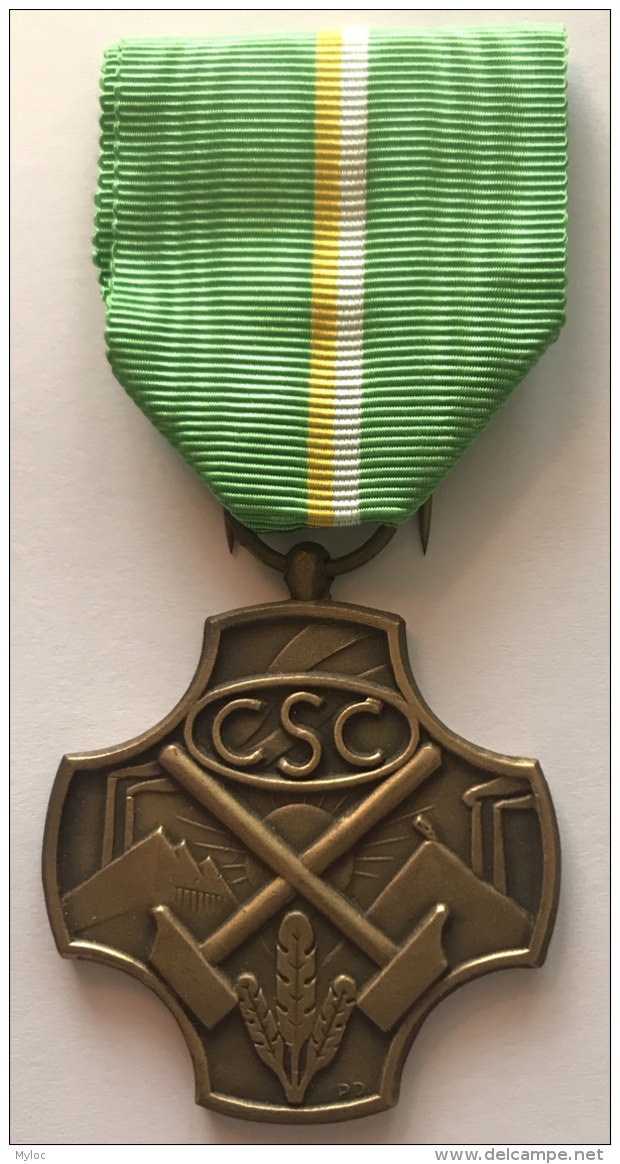 Médaille Syndicat CSC. Médaille Du Travail. Hommage Et Reconnaissance. - Professionals / Firms