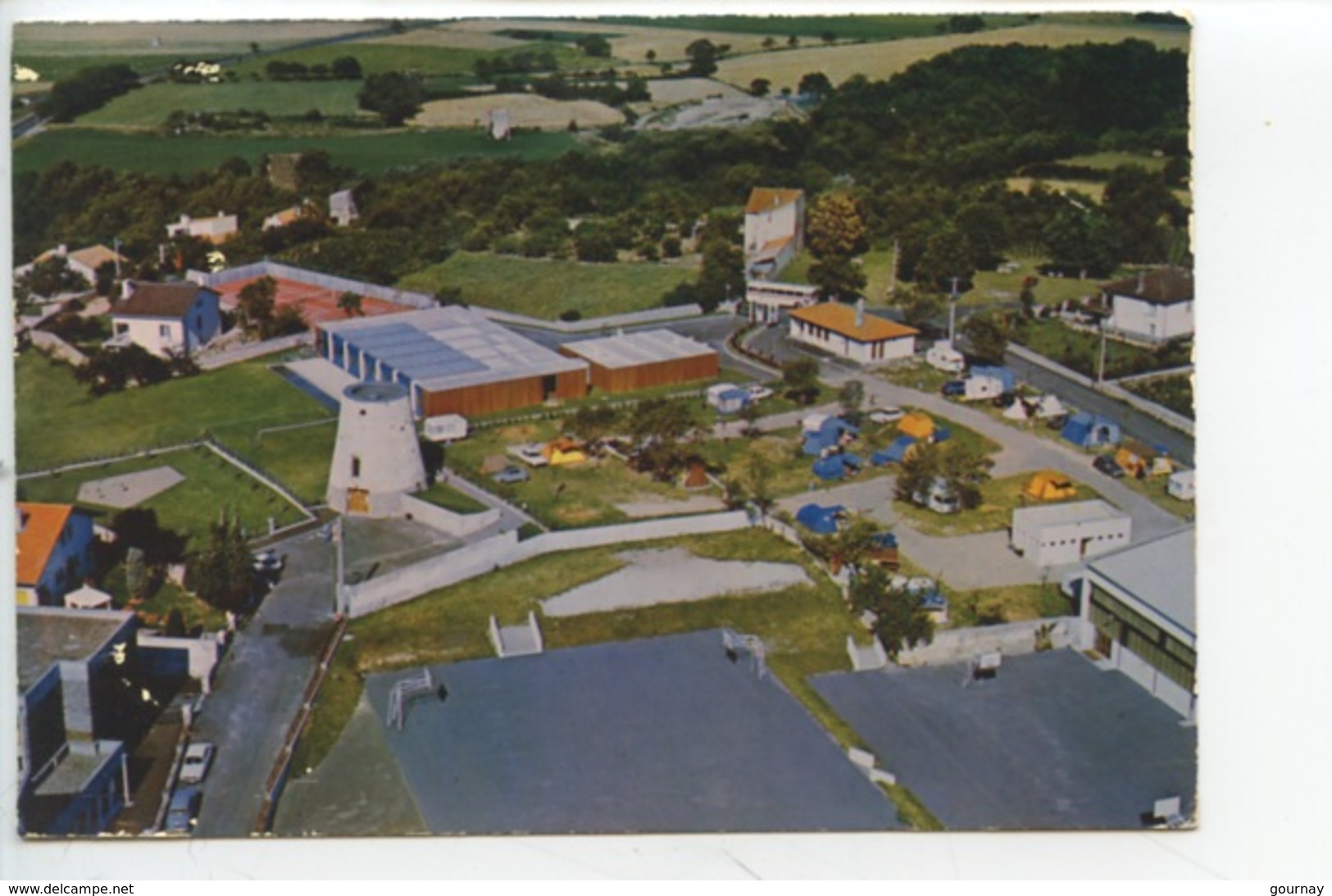 Vic Le Comte : Centre De Loisirs Marcel Chapelle - Camping Piscine Tennis (vue Aérienne) - Vic Le Comte