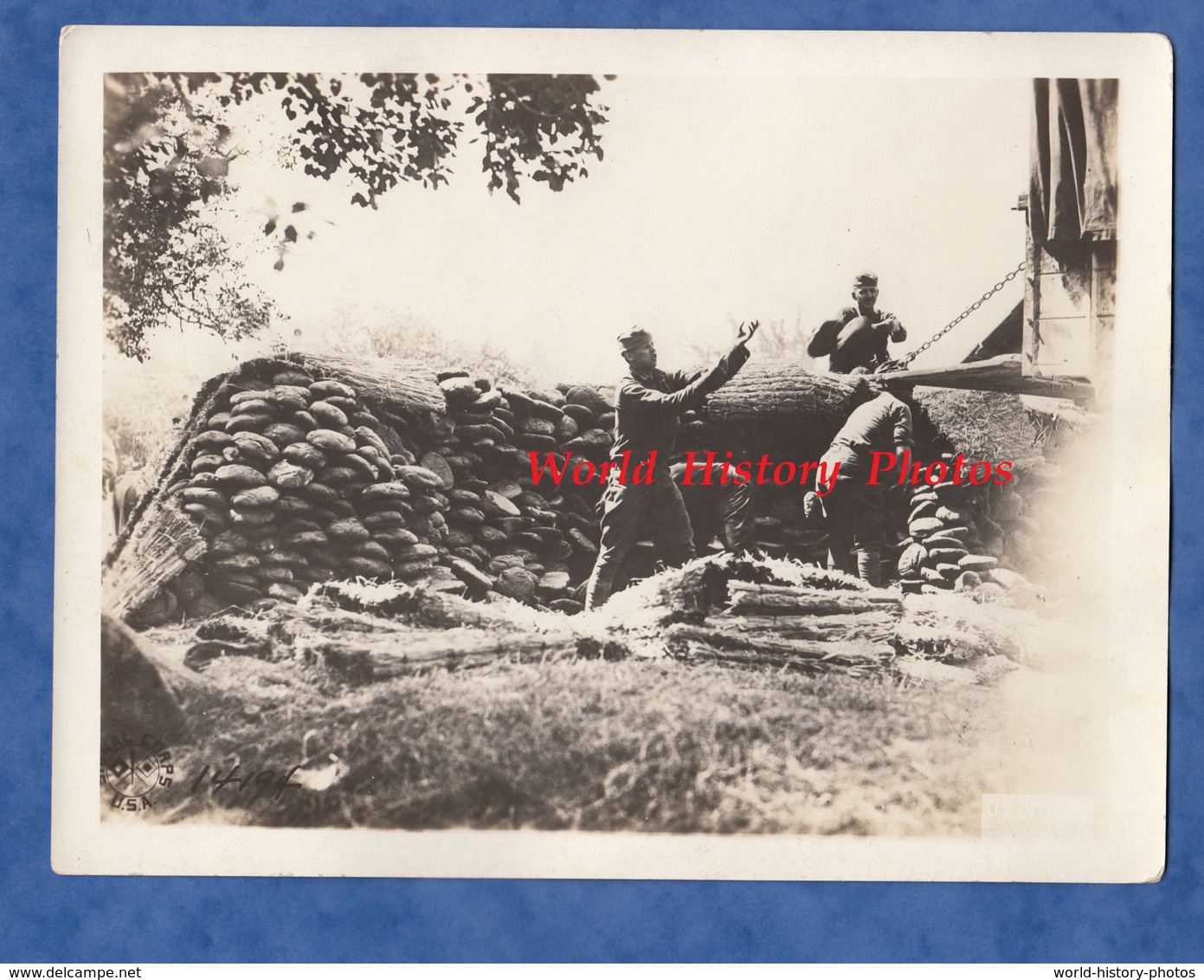 Photo Ancienne - FONTENELLE En BRIE - Soldats Américains Protégeant Le Pain Sous Camouflage - 1918 US Army WW1 Américain - War, Military