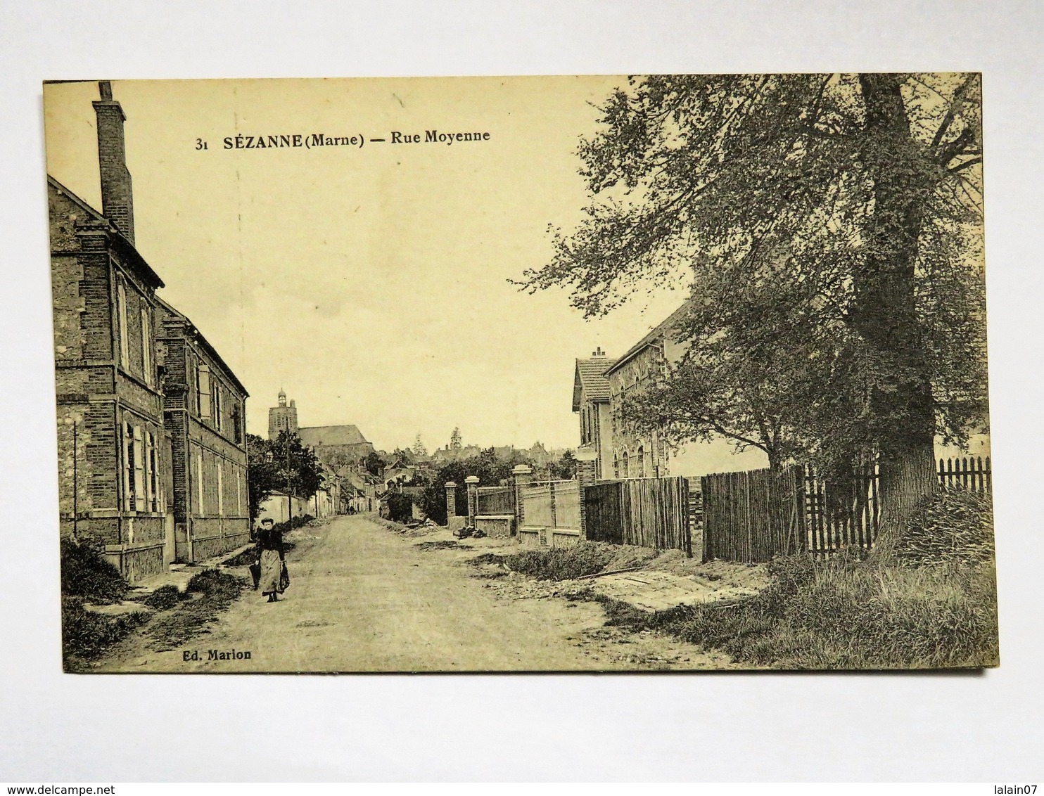 C.P.A. 51 SEZANNE (Marne) : Rue Moyenne, Animé, En 1919 - Sezanne