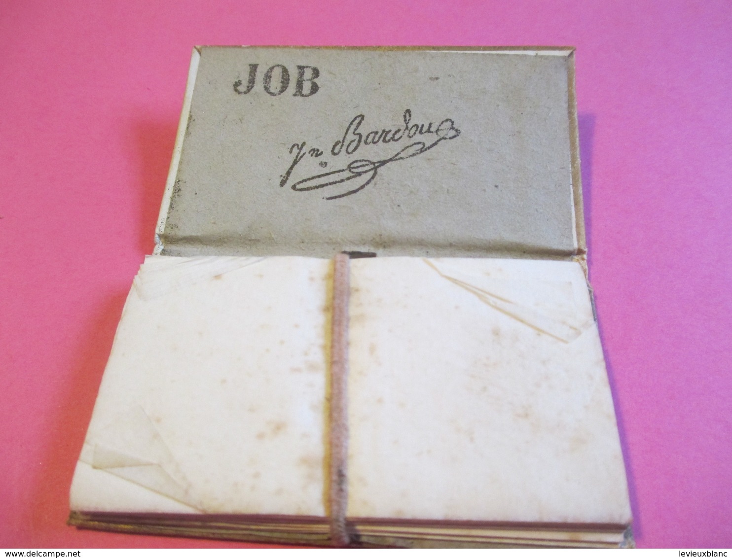 Carnet Papier Cigarettes/JOB /Bardoux/Couverture Rigide/Feuilles Tenues Par Petite Ficelle /Vers 1920-1950  CIG58 - Otros & Sin Clasificación