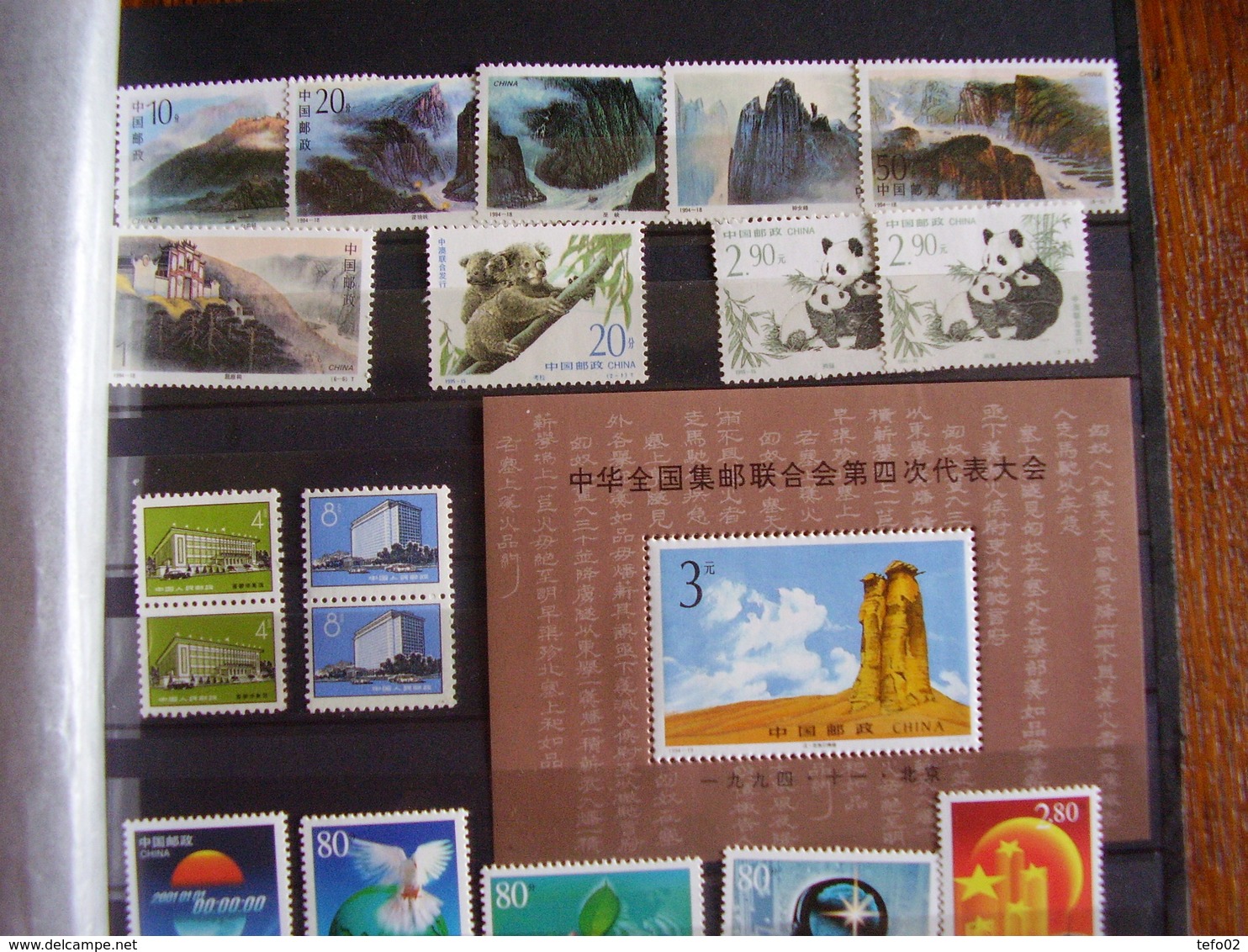 Cina Repubblica Popolare. Buon insieme di francobolli e foglietti. 19 foto