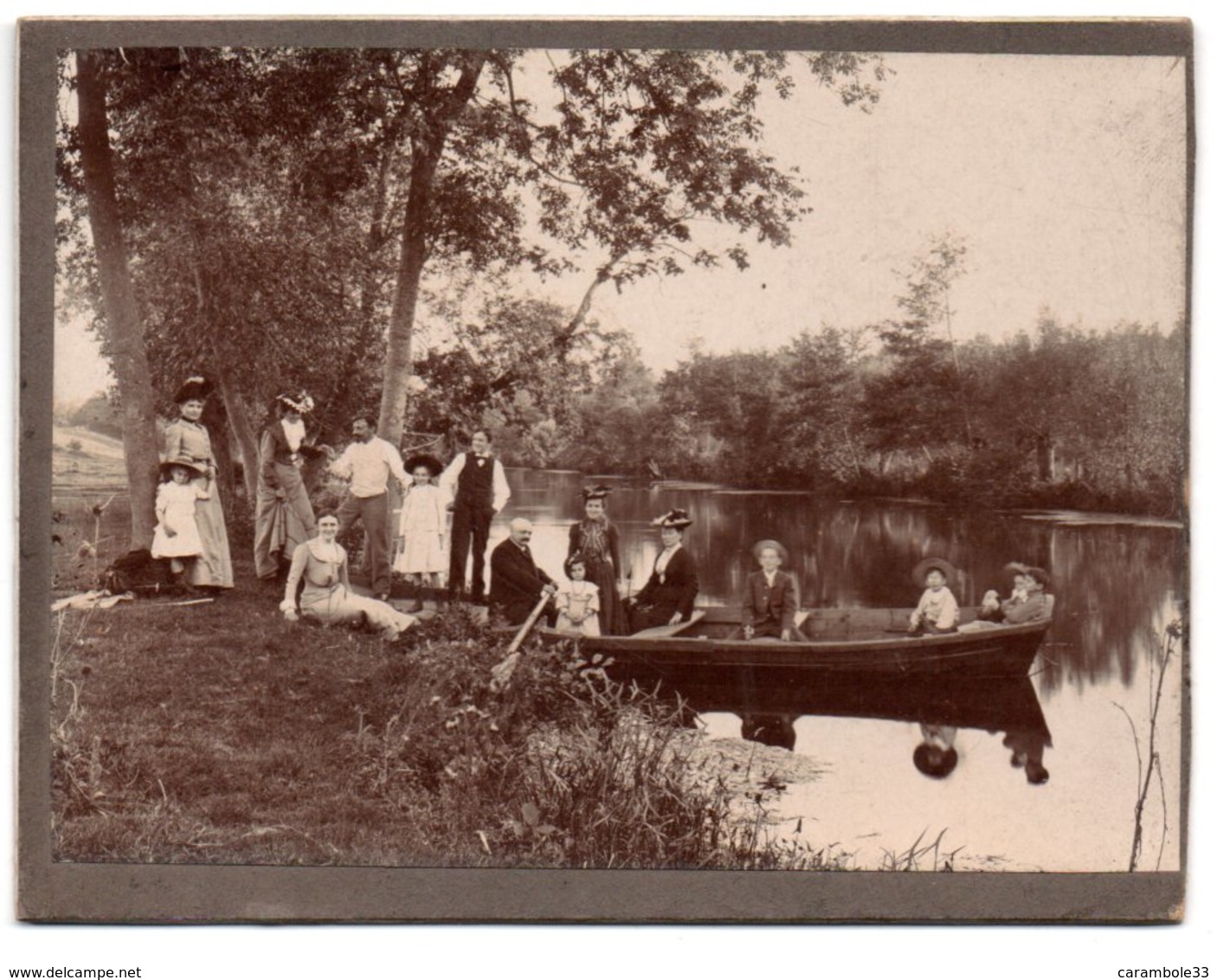 Photo Promenade En Barque Très Animée Belle Photo Ancienne - Anonymous Persons