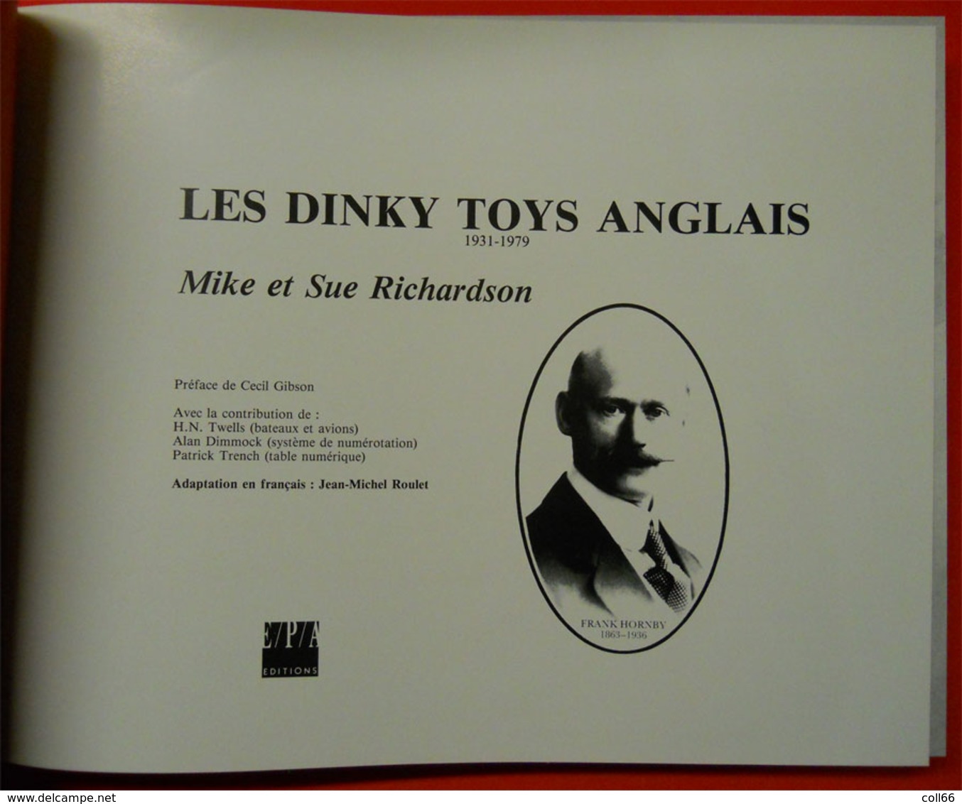 Livre En Coffret Les Dinky Toys Anglais 1931-1979 384 Pages Par Mike Et Sue Richardson Voitures Miniatures Jouets - Jouets Anciens