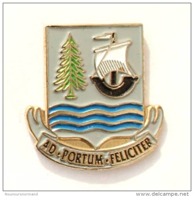 Pin's PORT CARTIER (Canada - Québec) - Le Blason - Sapin Et  Voilier - Devise Latine - Héraldisme - H032 - Cities