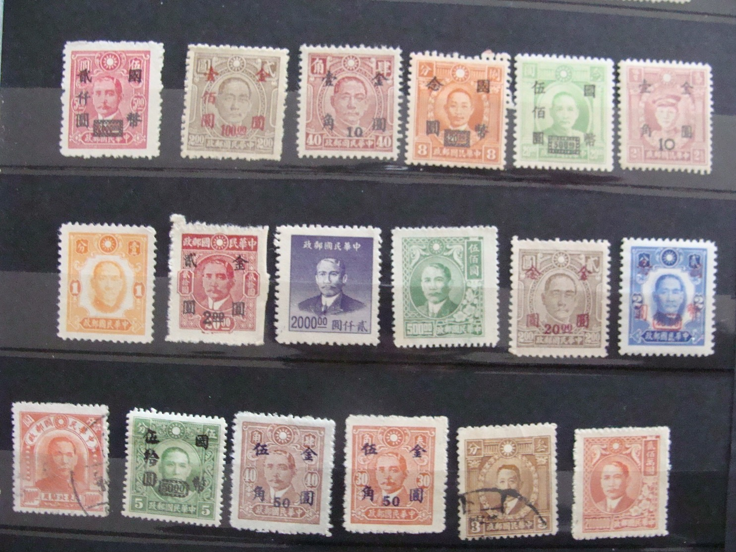 LOT CHINE CHINA 320 TIMBRES ANNEES 1910 A 1970 SUR PLANCHES AVEC PHOTOS