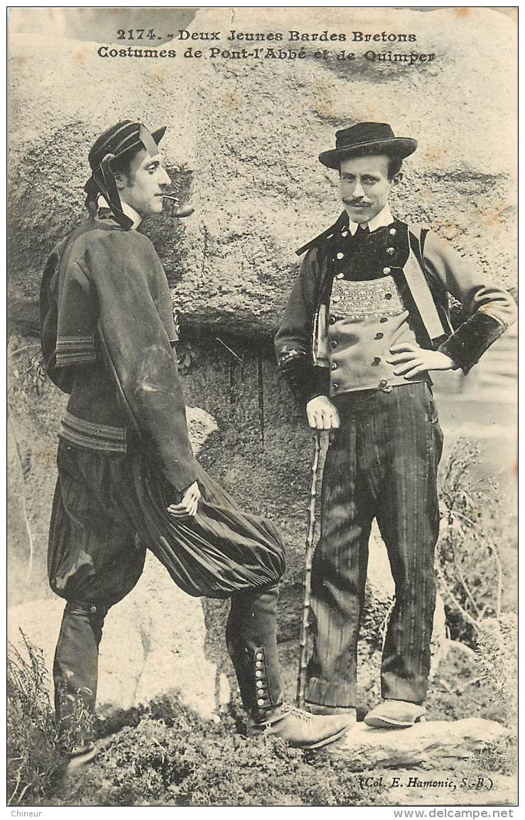 DEUX JEUNES BARDES BRETONS COSTUMES DE PONT L'ABBE ET DE QUIMPER - Pont L'Abbe