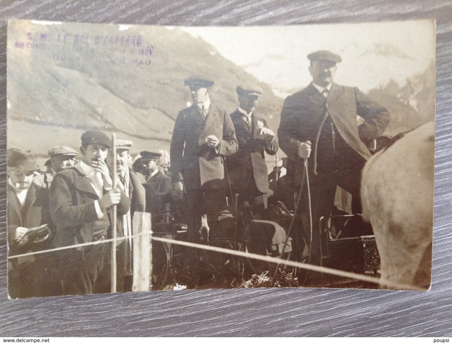 CARTE  PHOTO S.M Le Roi D'ESPAGNE Au Concours De Ski. EAUX BONNES 1909 - Familles Royales