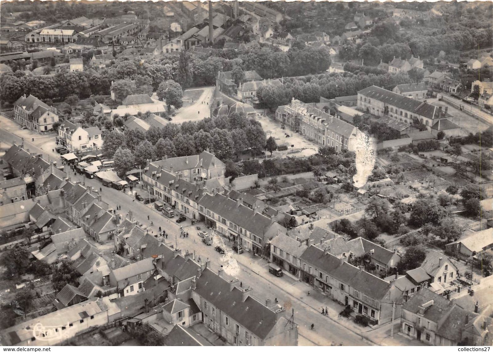 58-GEURIGNY- VUE  AERIENNE SUR LA GRANDE RUE - Guerigny