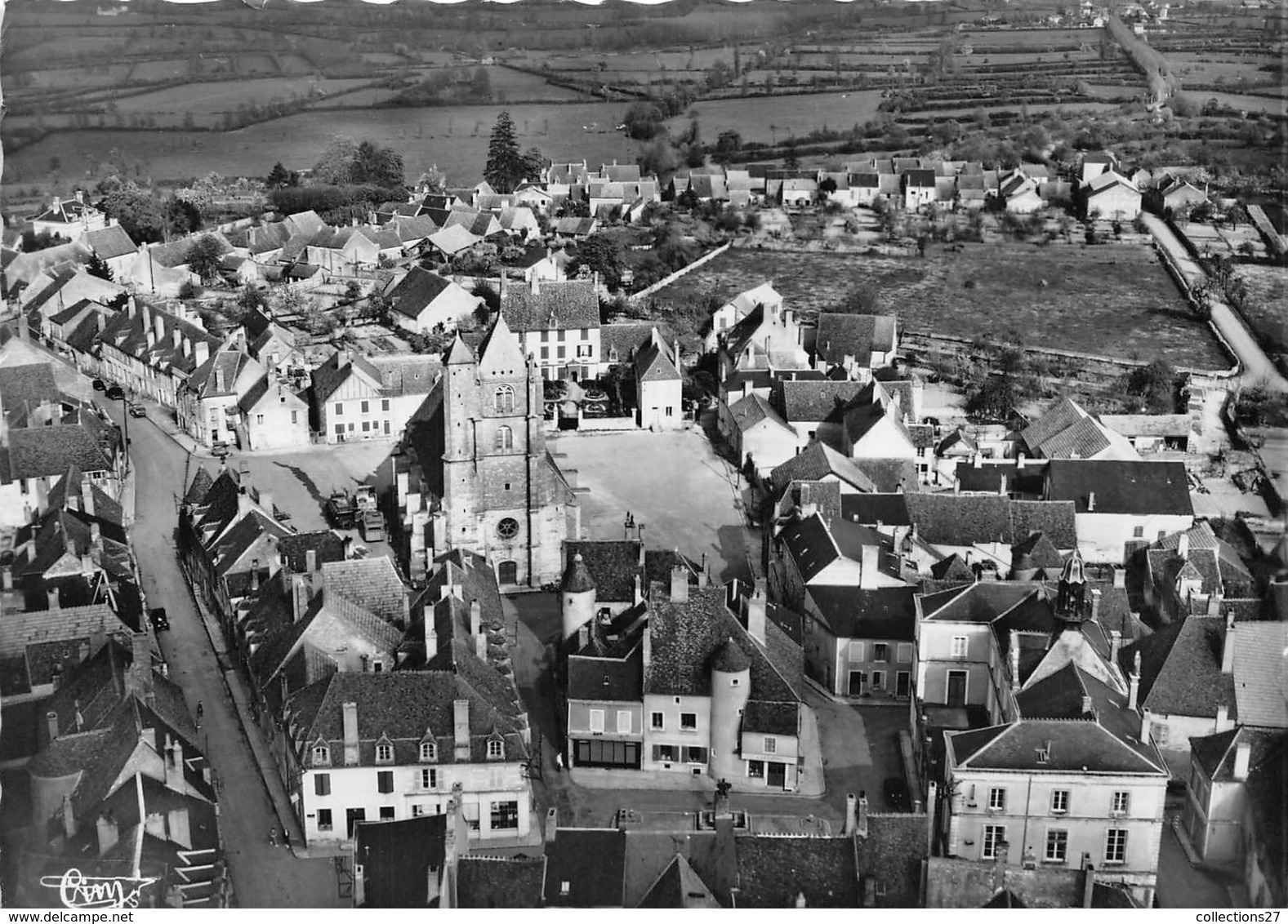 58-TANNAY- VUE AERIENNE SUR LA PLACE DE L'EGLISE - Tannay