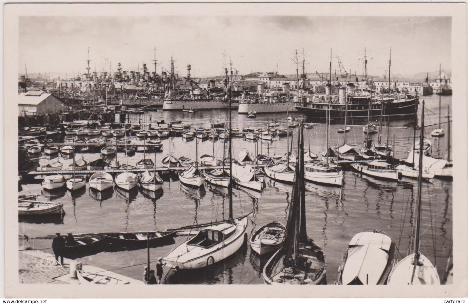 Cpa,TOULON,vue Sur Le Port En 1927,déja Bien Rempli,avec Pécheur Sur Le Quai,édition Réal Photo,rare - Toulon