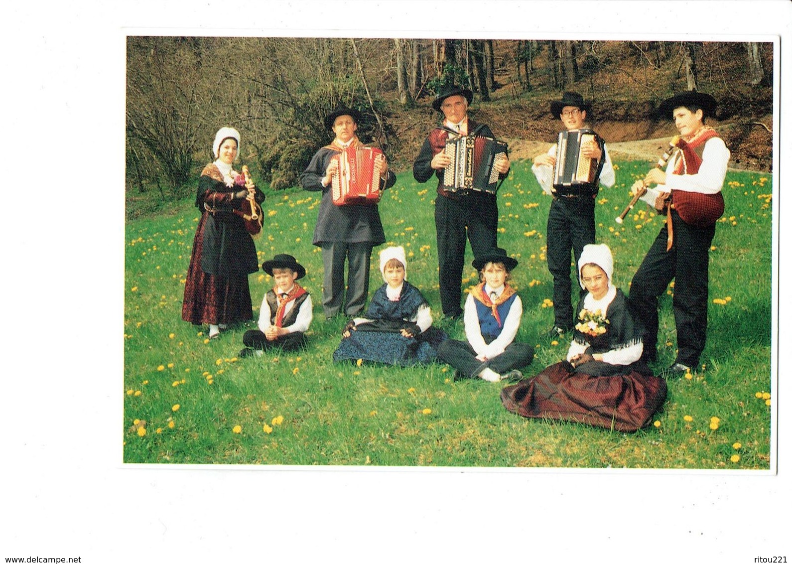 Cpm - 12 - MUR DE BARREZ - AVEYRON - Groupe Folklore Musique Accordéon En Carlades La Berrezienne - Autres & Non Classés