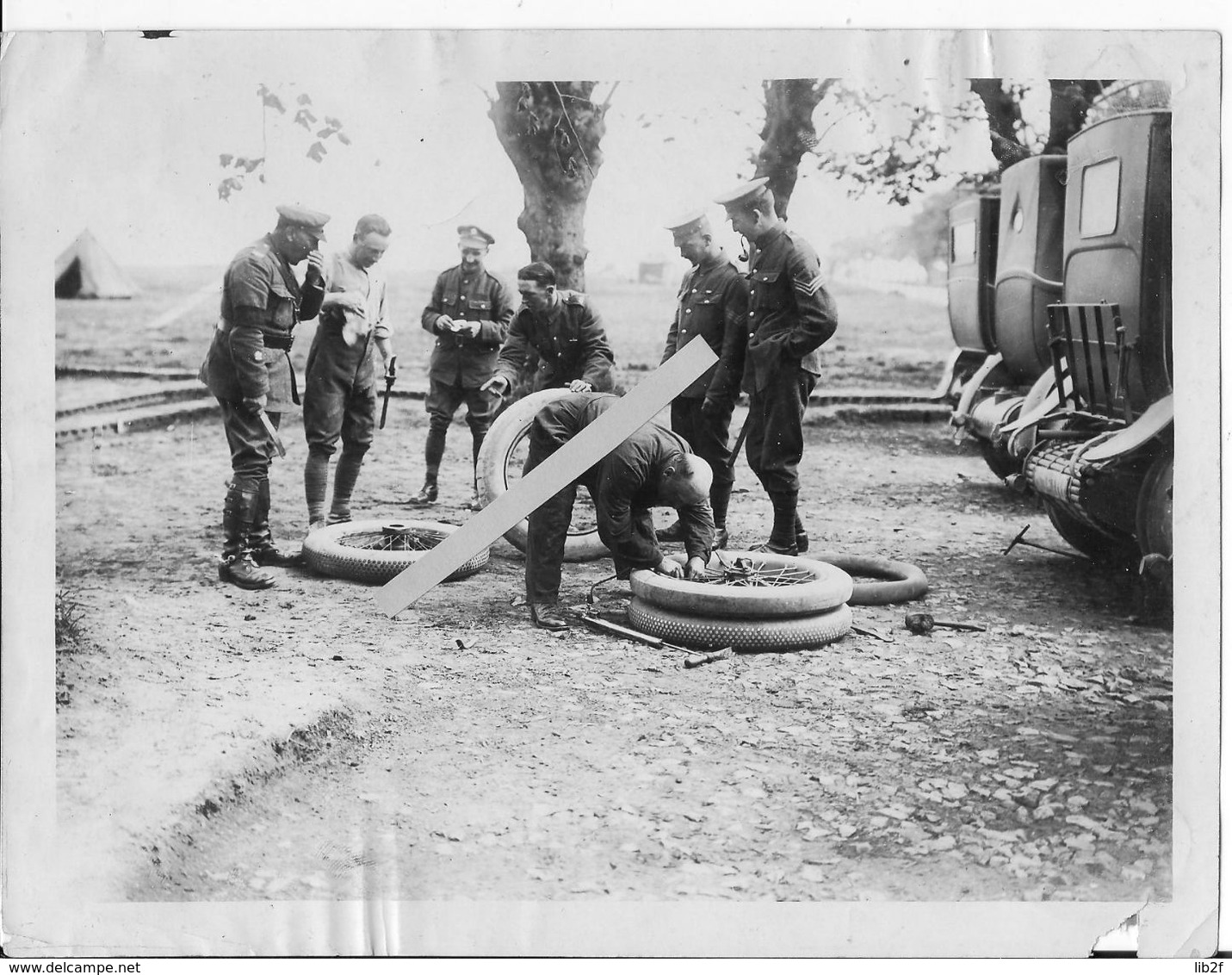 1917 Flandres Flandern Albert Ier Roi Des Belges Voiture En Panne Chauffeur Réparant Les Pneus 1 Photo Ww1 1914-1918 - Guerre, Militaire