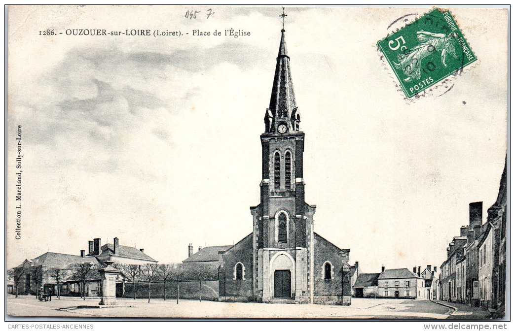 45 OUZOUER SUR LOIRE - La Place De L'église - Ouzouer Sur Loire