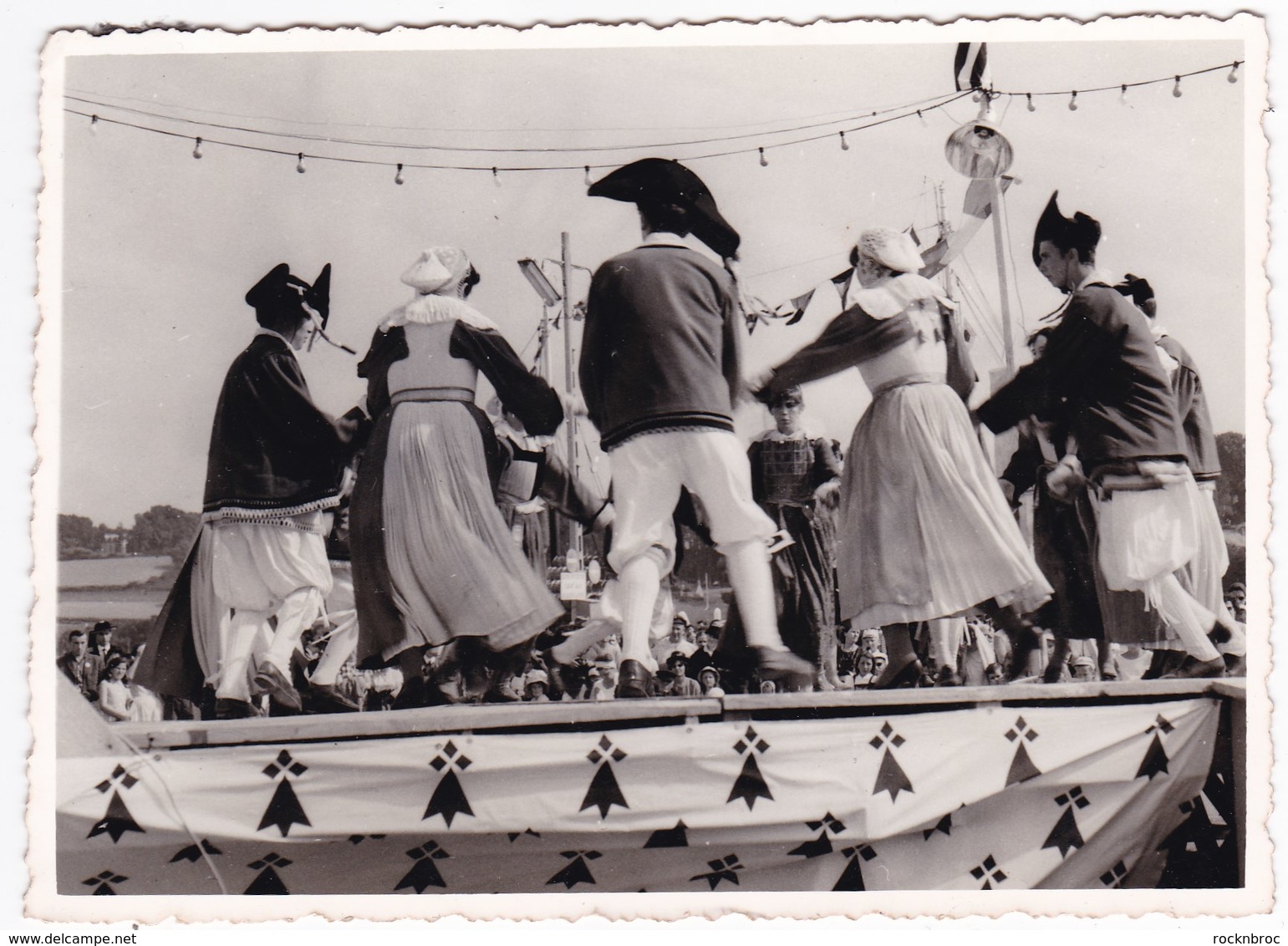 Lot De 4 Anciennes Photos Années 60 Danse Costumes Coiffes Douarnenez ? A Identifier - Personnes Anonymes