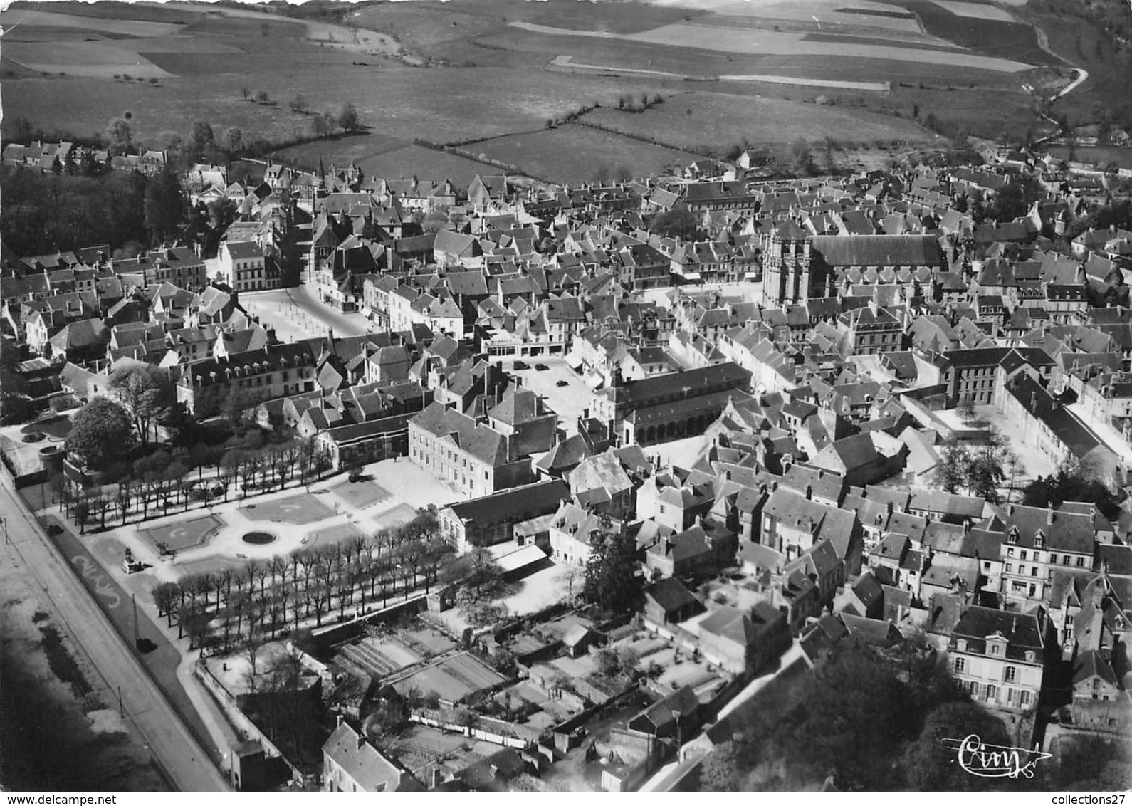 61-MORTAGNE-EN-PERCHE- VUE AERIENNE L'HÔTEL DE VILLE ET SES JARDINS - Mortagne Au Perche