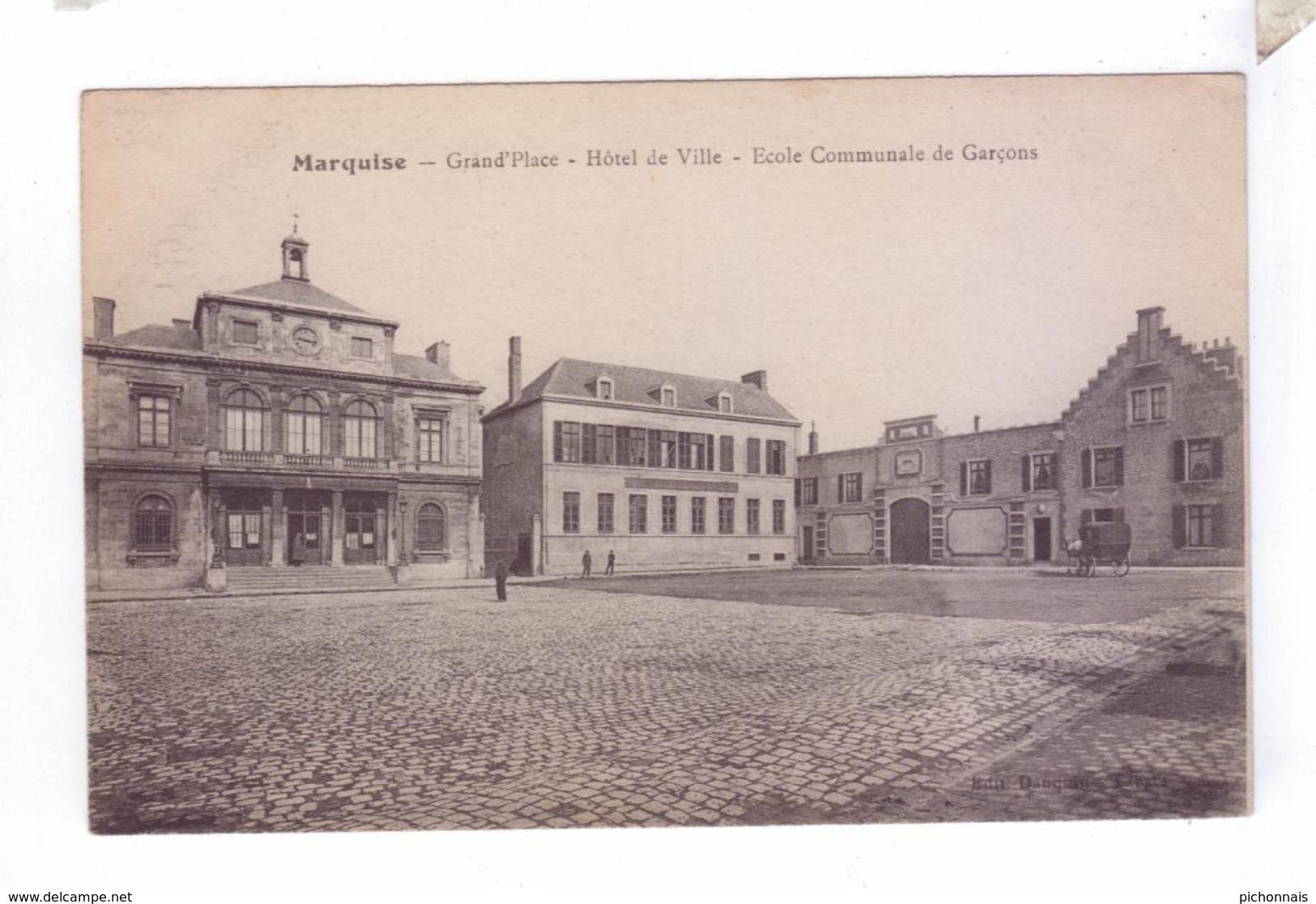 62 MARQUISE Grande Place Ecole Communale - Marquise