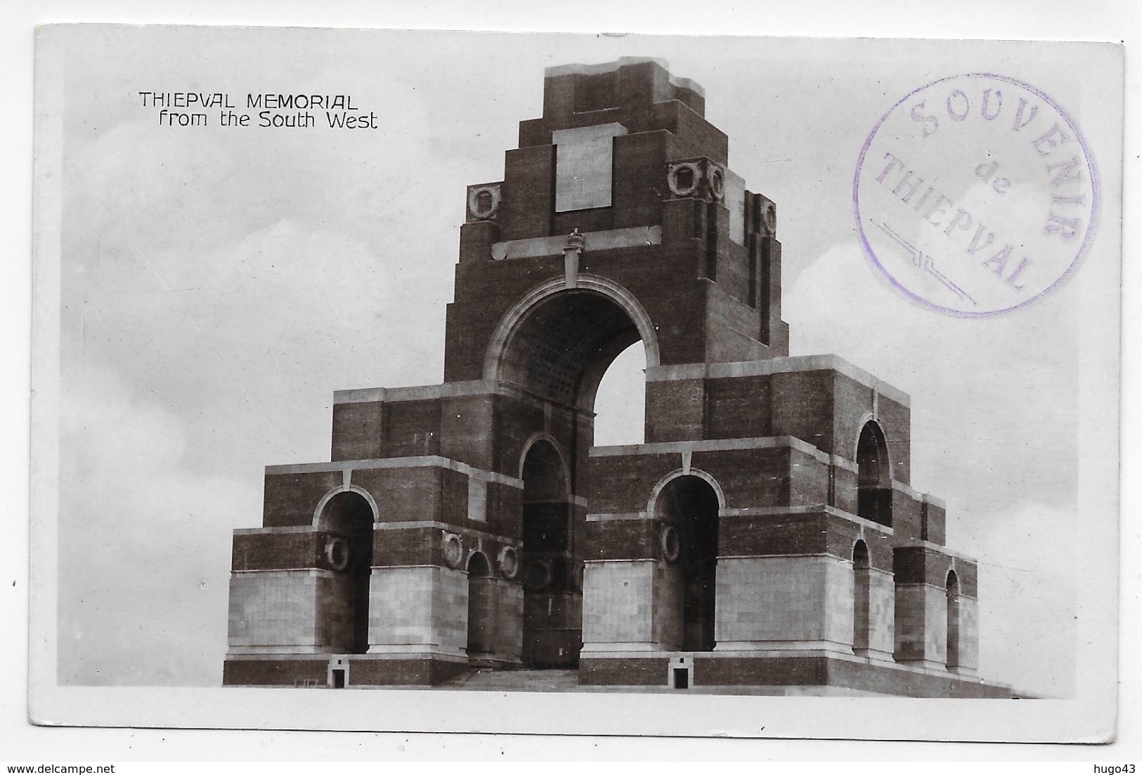 (RECTO / VERSO) THIEPVAL EN 1932 - MEMORIAL FROM THE SOUTH WEST - BELLE FLAMME - CPA VOYAGEE - Autres & Non Classés