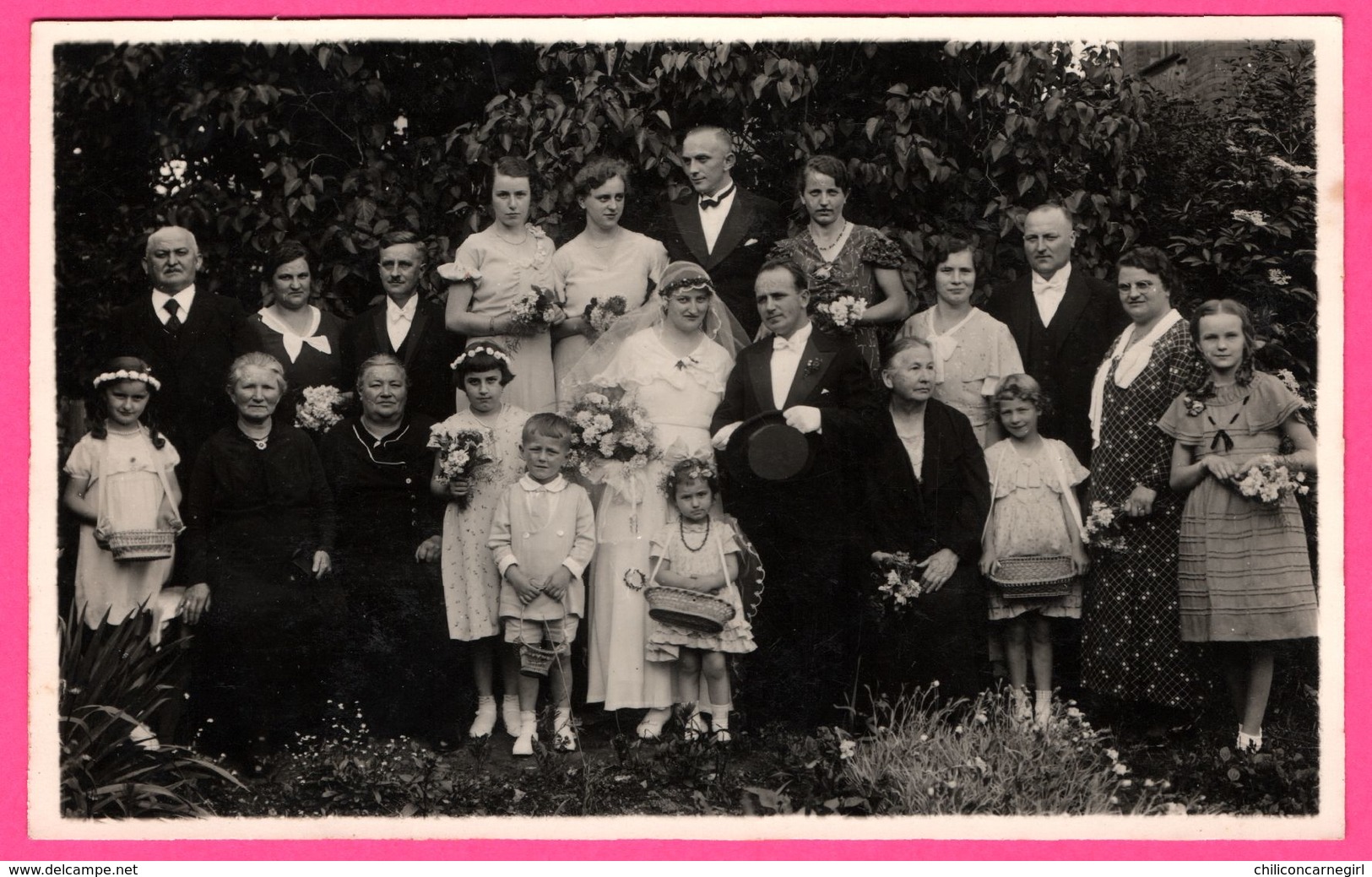 Carte Photo - Mariage - Couple De Mariés Avec Famille - Fleurs - Enfant - Animée - PHOTO ATELIER MEIHNER STADTILM - Stadtilm