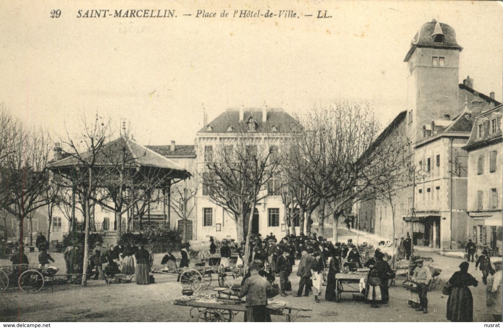 38 ST MARCELLIN, Isère - Thème Kiosque à Musique - Place De L'hôtel De Ville, Très Animée - Saint-Marcellin