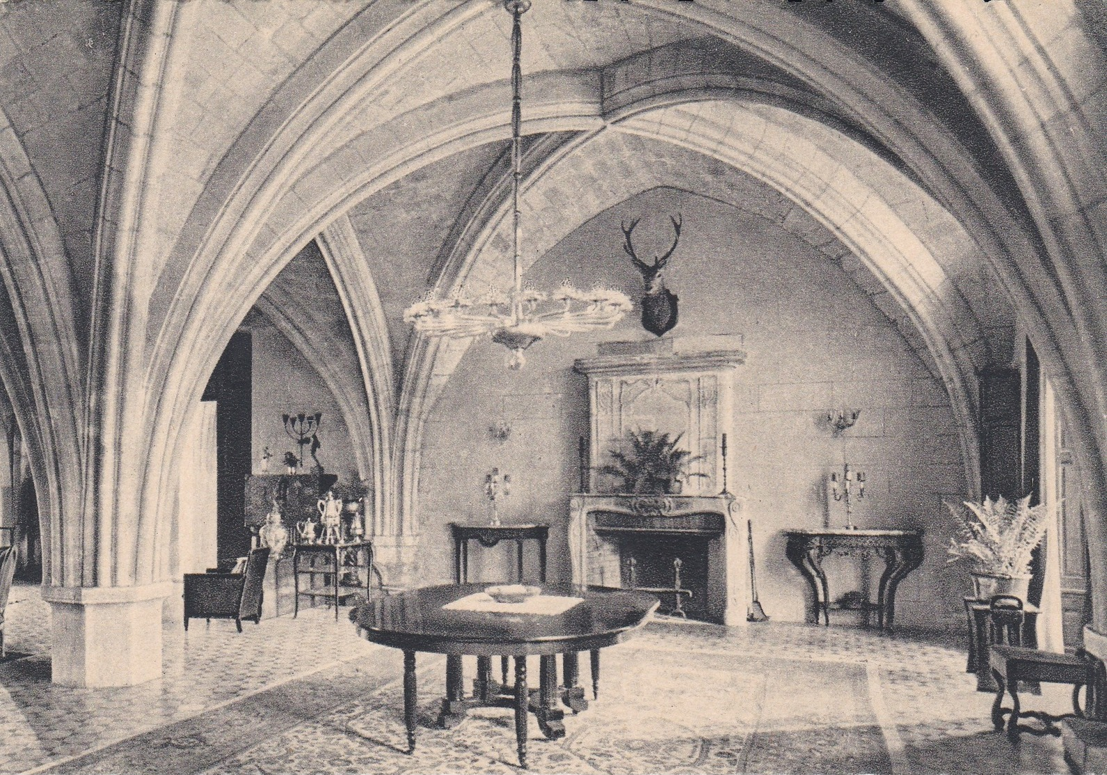 CPSM Dentelée En NB De LONGPONT (02) -  L' Abbaye  -  La  Salle à Manger  -  Ancien Cellier  Du  XII° S.   //  TBE - Autres & Non Classés