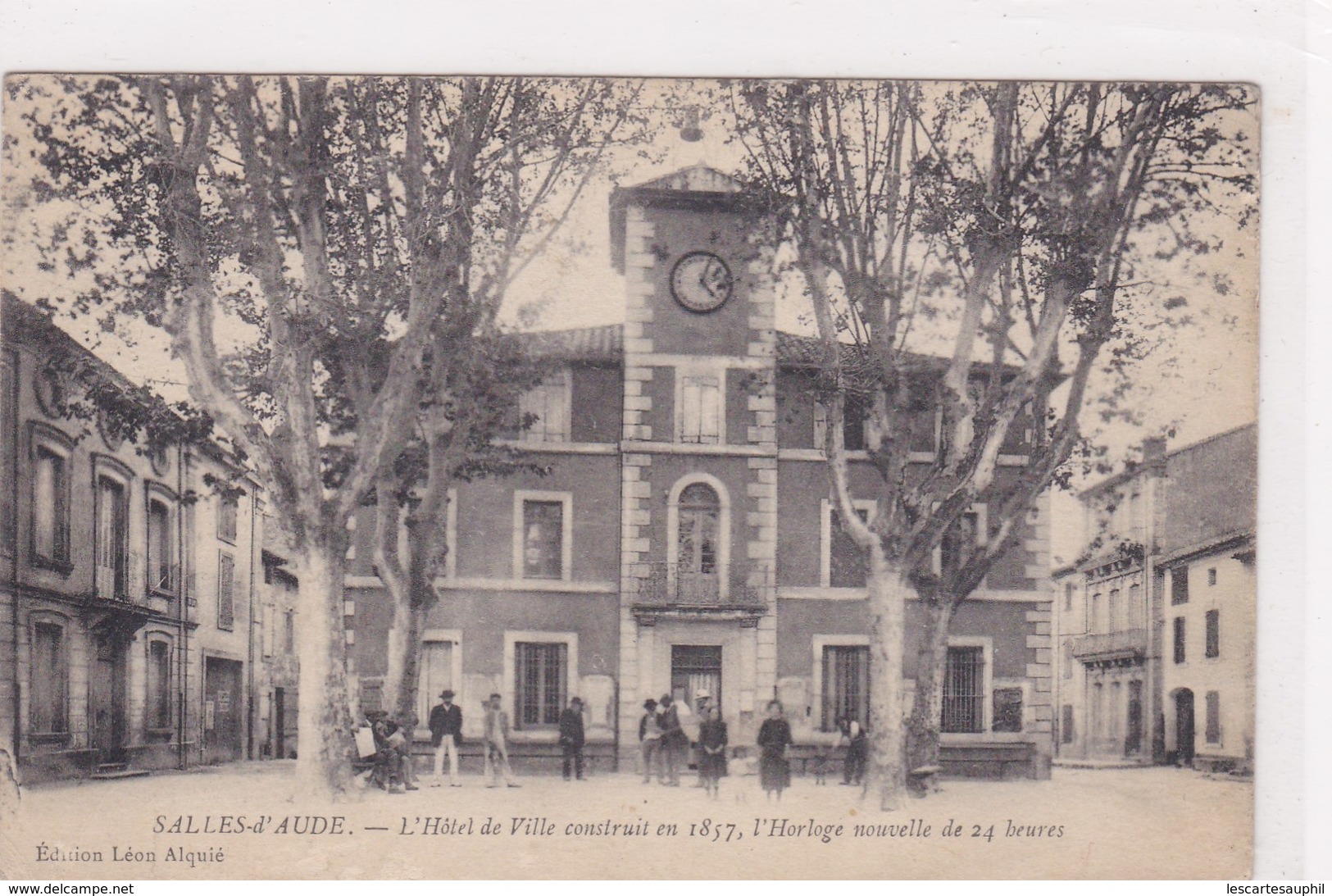 Salles D Aude Hotel De Ville Tres Animée Horloge Nouvelle - Salleles D'Aude