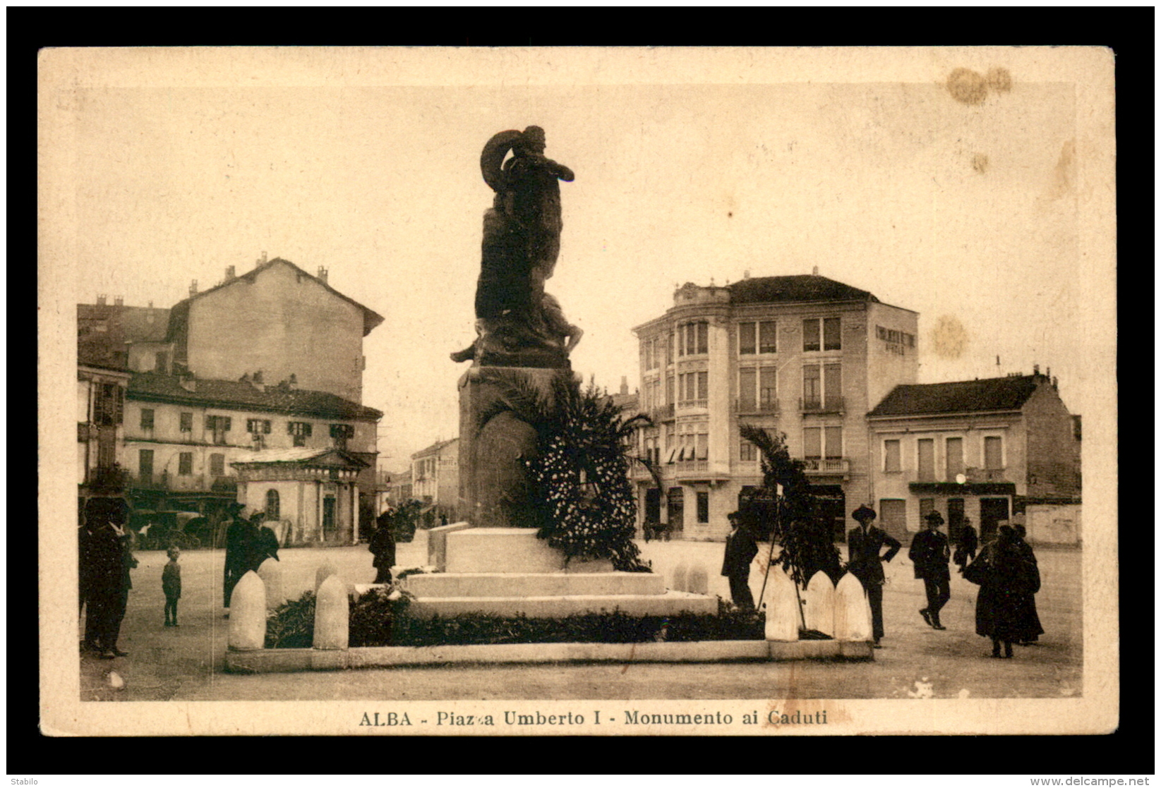 ITALIE - ALBA - PIAZZA A UMBERTO I -  MONUMENTO AI CADUTI - Autres & Non Classés